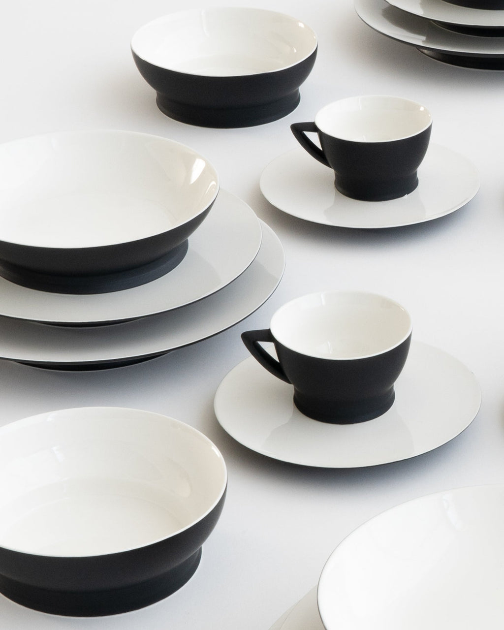 Full Set 24 pieces - Ra - Black/off white