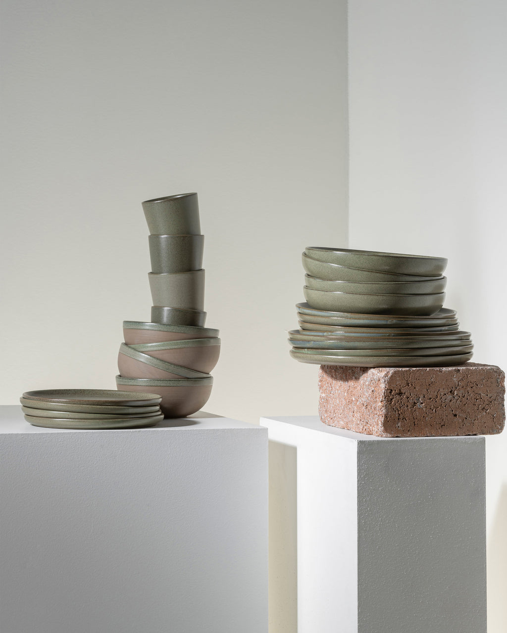 Full Set 24 pieces - Surface tableware by Sergio Herman - camogreen